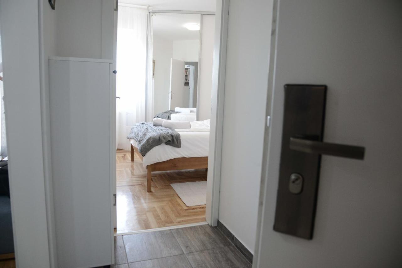 Apartment Dobraya Grey Нови Сад Екстериор снимка